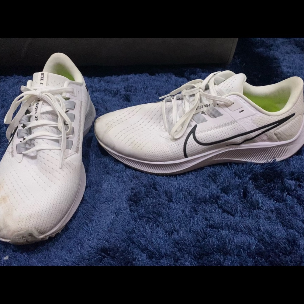Nike men’s athletic shoes/size 11